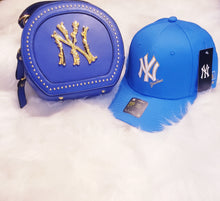 Load image into Gallery viewer, NY HAT AND PURSE SET
