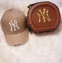 Load image into Gallery viewer, NY HAT AND PURSE SET
